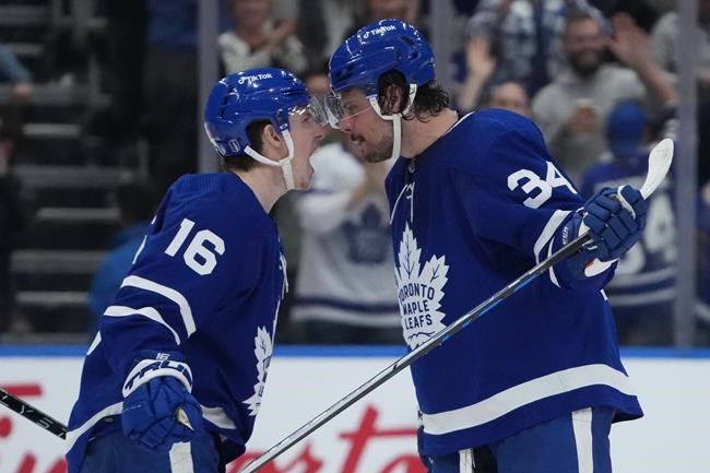 Leafs blow out Bolts