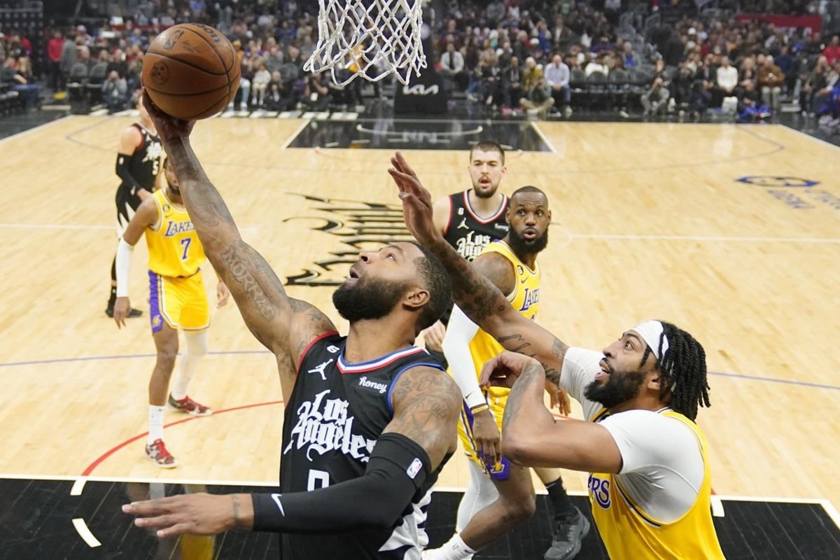 LeBron hurt late in Clippers' 114-101 win over Lakers