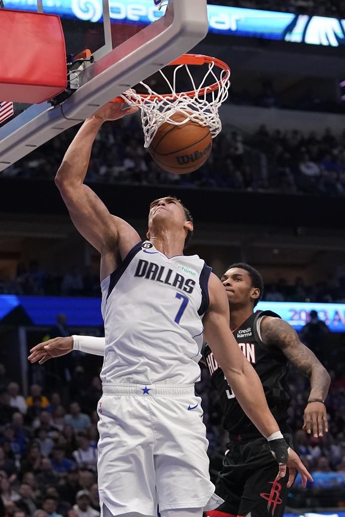 Doncic scores 34 points in triple-double, Mavs beat Pelicans