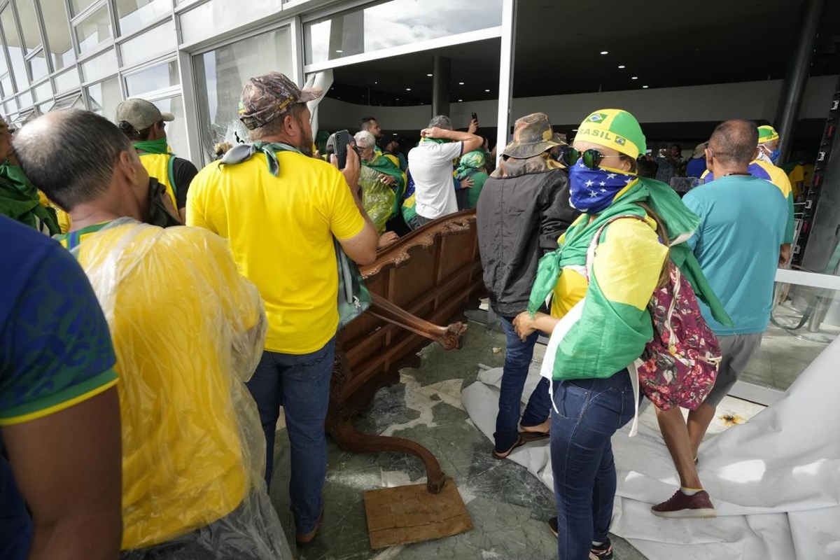 Bolsonaro supporters storm key government buildings in Brazil, Jair  Bolsonaro News