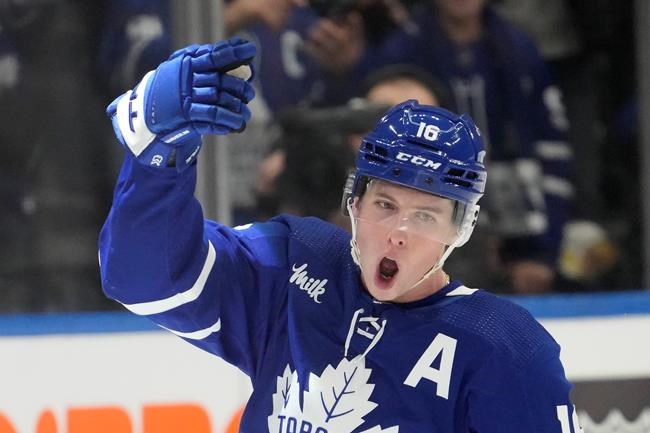 Matthews scores 2 late goals for hat trick, Maple Leafs beat
