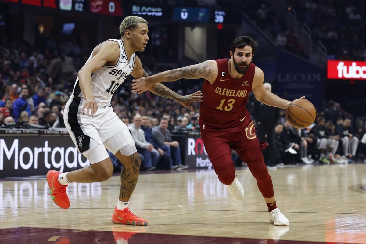 Donovan Mitchell scores 41, Cavaliers beat Spurs for seventh straight win –  News-Herald