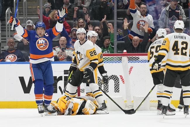 Islanders top Penguins behind Zach Parise, Brock Nelson goals