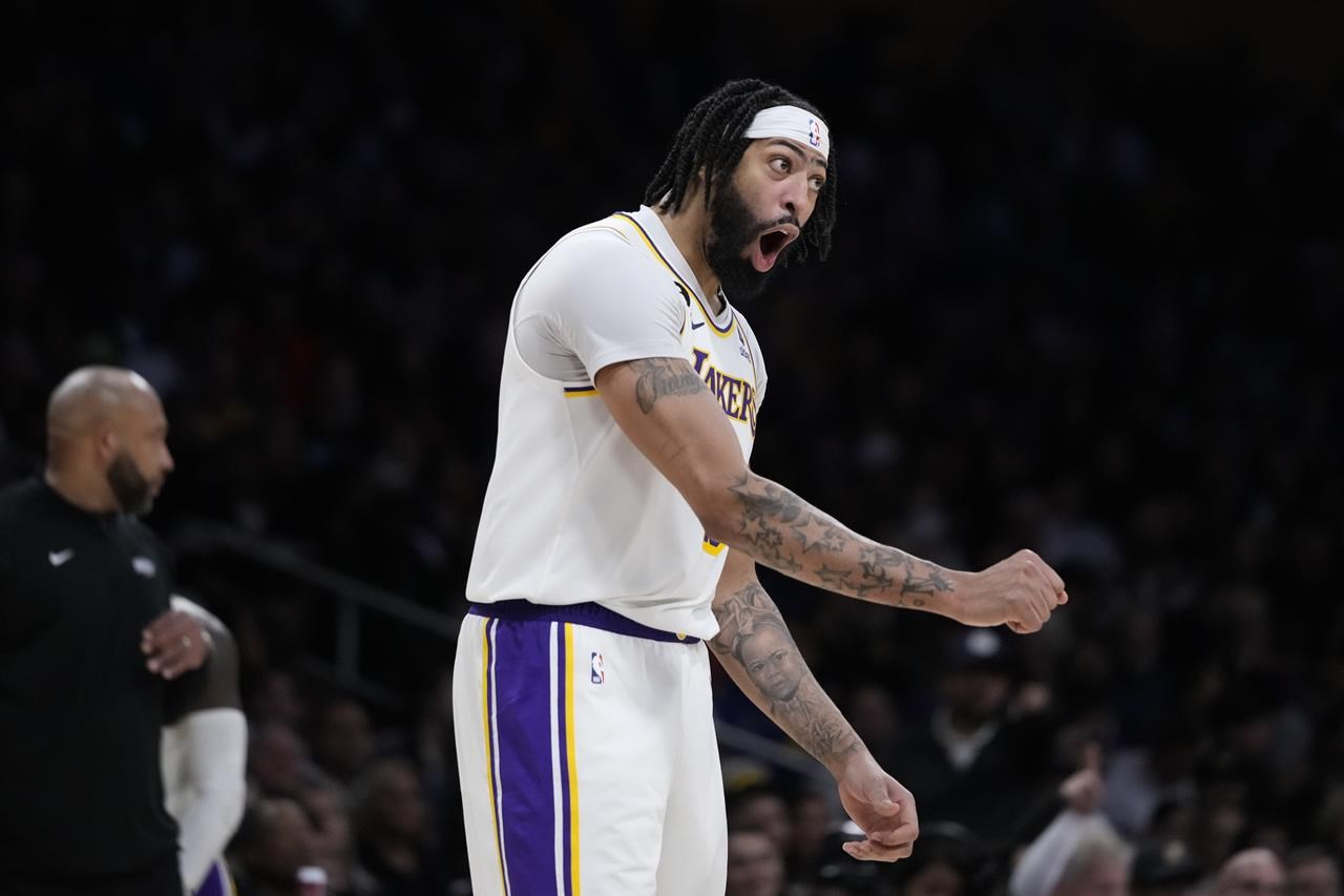 Davis leads Lakers past Warriors 113-105 in Curry's return -  StAlbertGazette.com