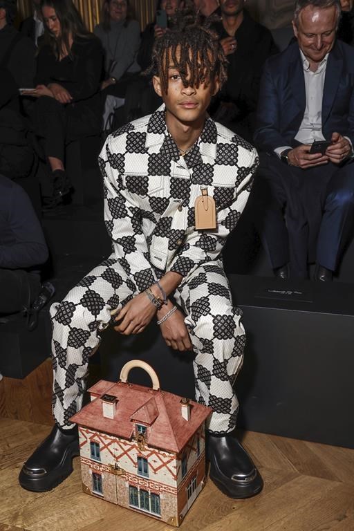 Lea Seydoux attends the Louis Vuitton Spring/Summer 2024