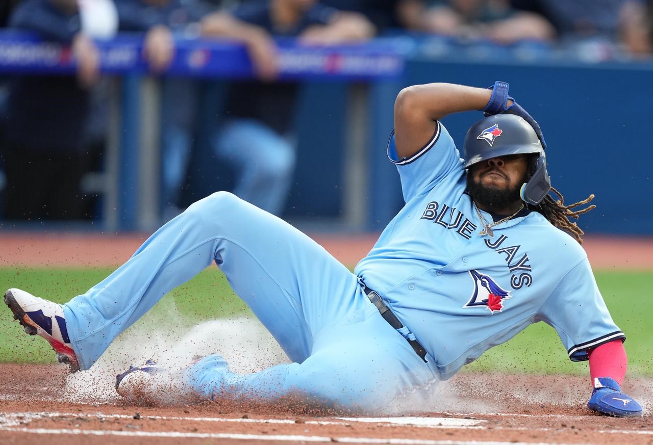 Toronto Blue Jays pound out 14 hits in 7-2 victory over Milwaukee