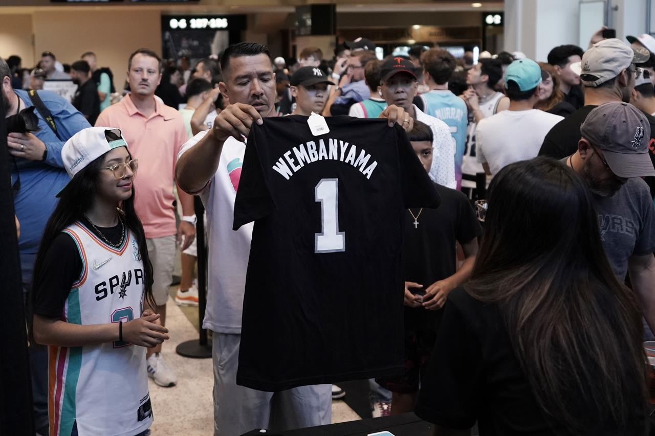 Spurs sleeved jerseys are coming to an end