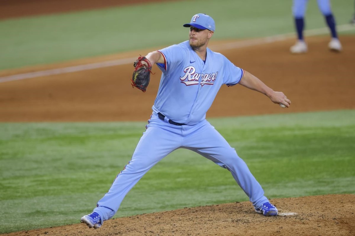 Rangers score 4 runs in the 8th inning to beat Guardians 6-5 and