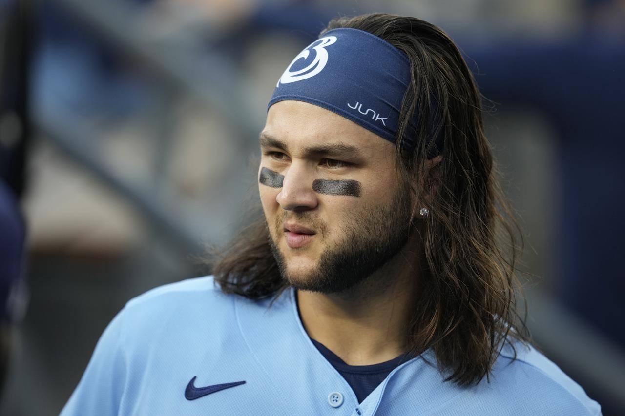 Blue Jays shortstop Bo Bichette just day-to-day after hurting right knee -  North Shore News