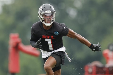 Jets' Sauce Gardner fulfills a promise to his mother and walks the stage as  a college graduate