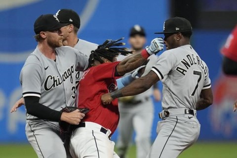 White Sox rally for 3 runs in ninth, beat Guardians 5-3 as teams await  discipline for nasty brawl