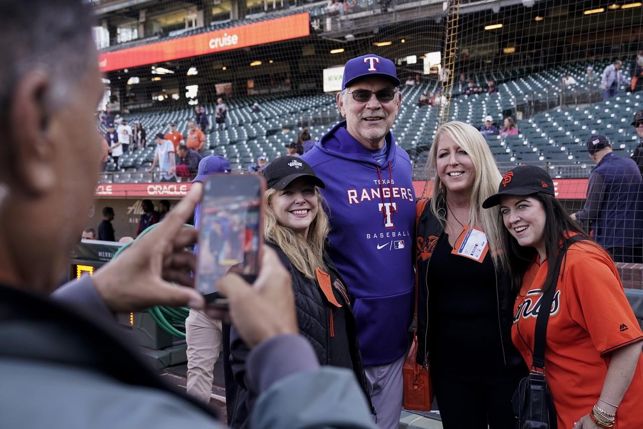 Bruce Bochy returns to Oracle Park to warm welcome guiding Texas