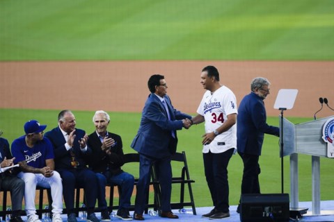 Bruce Bochy returns to Oracle Park to warm welcome guiding Texas