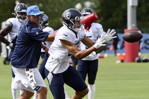 Colts players embrace reunion with Matt Eberflus during joint practice with  Bears