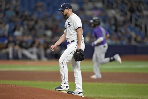 Padres' Robert Suarez ejected for sticky substance before throwing single  pitch