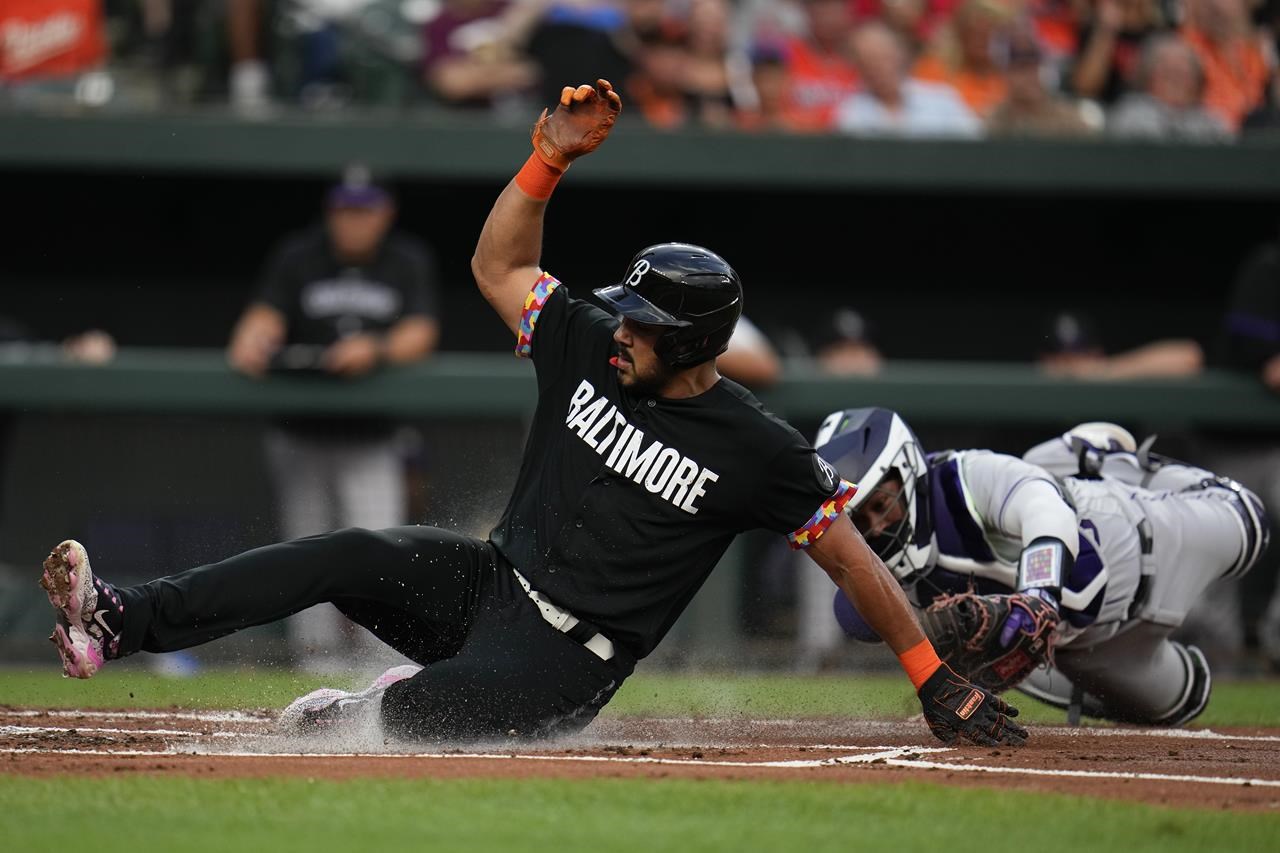 Giants rally past Guardians 5-4 in 10 innings to keep pace in NL wild-card  chase