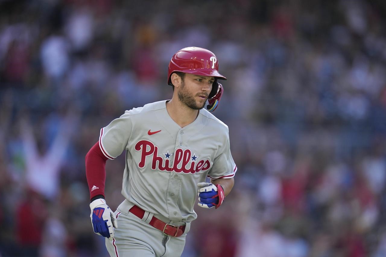 Phillies score 2 runs in 9th inning, hold off Dodgers 9-7