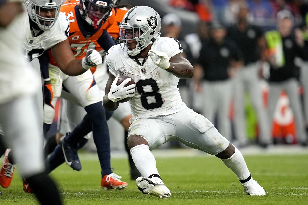 Broncos lose to Raiders 17-16