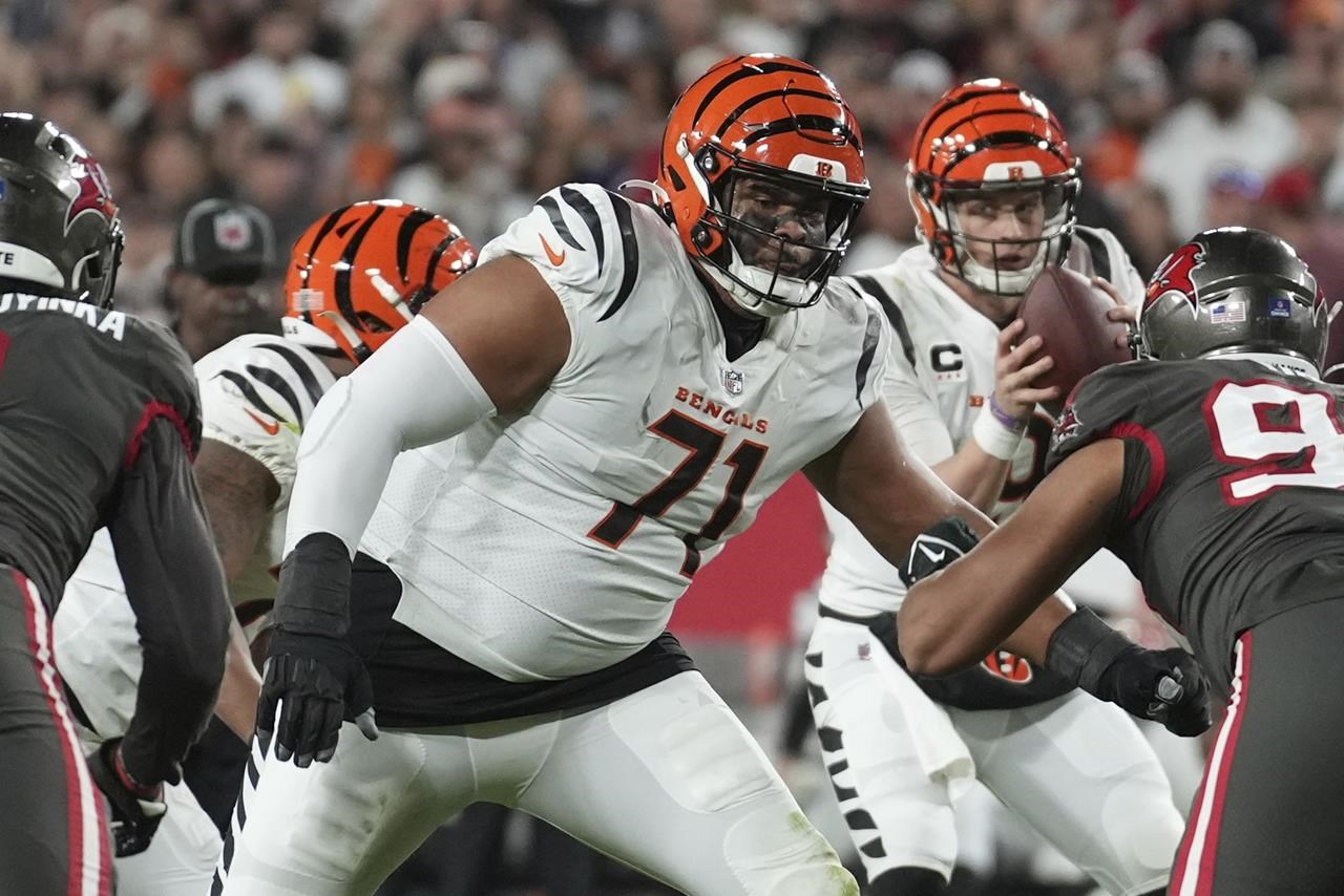 Bengals release veteran OT La'el Collins, who is still rehabbing from torn  ACL in December. 