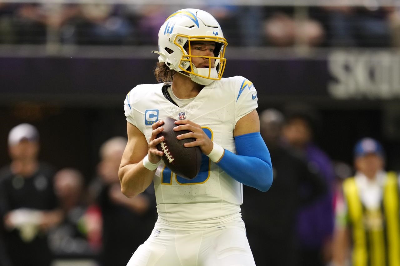 Justin Herbert, Chargers hand Dolphins second-consecutive loss 