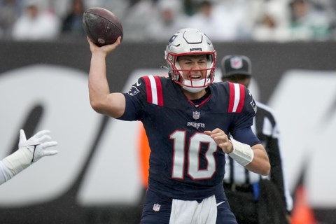 Patriots beat Jets 15-10 to extend winning streak to 15 straight