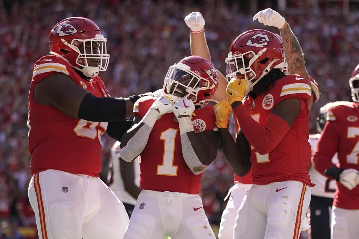 Patrick Mahomes throws 3 TD passes, Taylor Swift celebrates as Chiefs rout  Bears 41-10