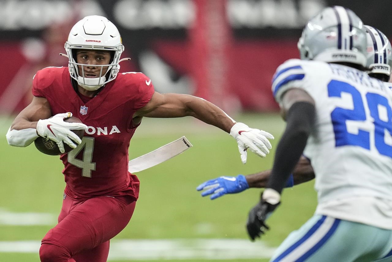 Arizona Cardinals running back James Conner (6) runs a pass route