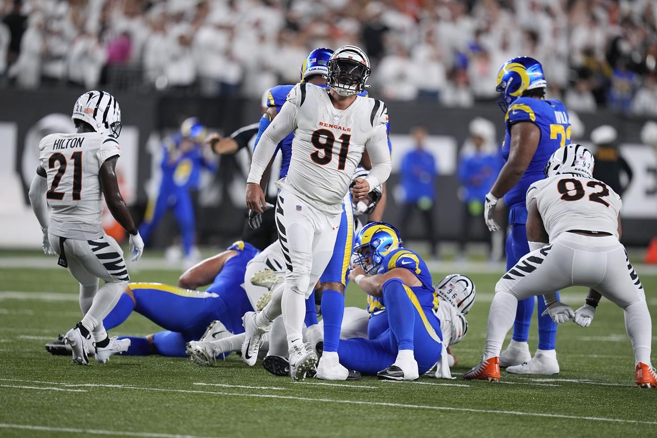 Matt Stafford no-look pass had Cooper Kupp absolutely shook