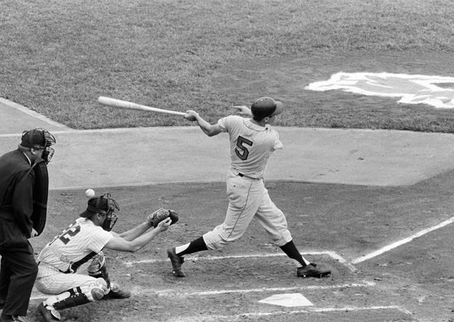 Brooks Robinson, Hall of Fame third baseman for Orioles, dies at