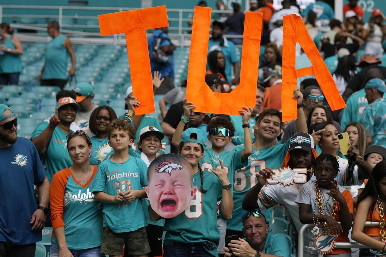 How Dolphin fans and the NFL world reacted to Tua Tagovailoa's win over Jets