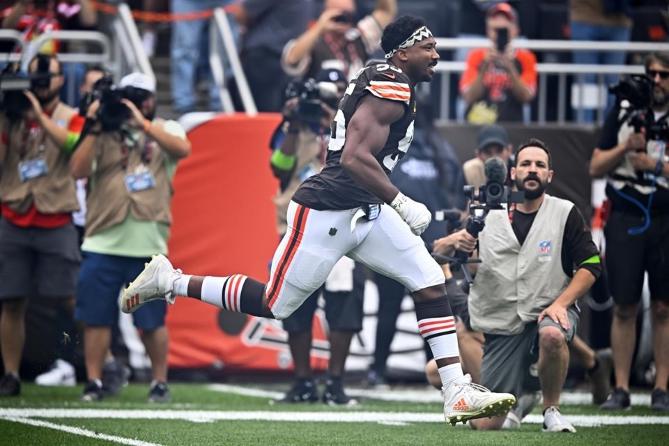 Watson throws TD, wins home debut as Browns defeat Ravens 13-3