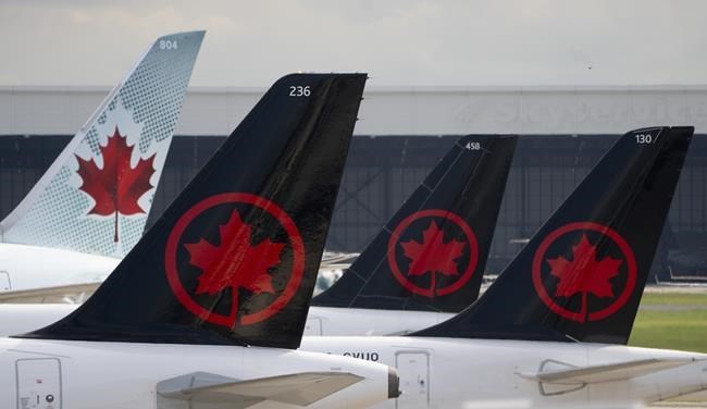 加拿大航空飞行员在多伦多皮尔逊机场举行抗议，同时继续进行谈判