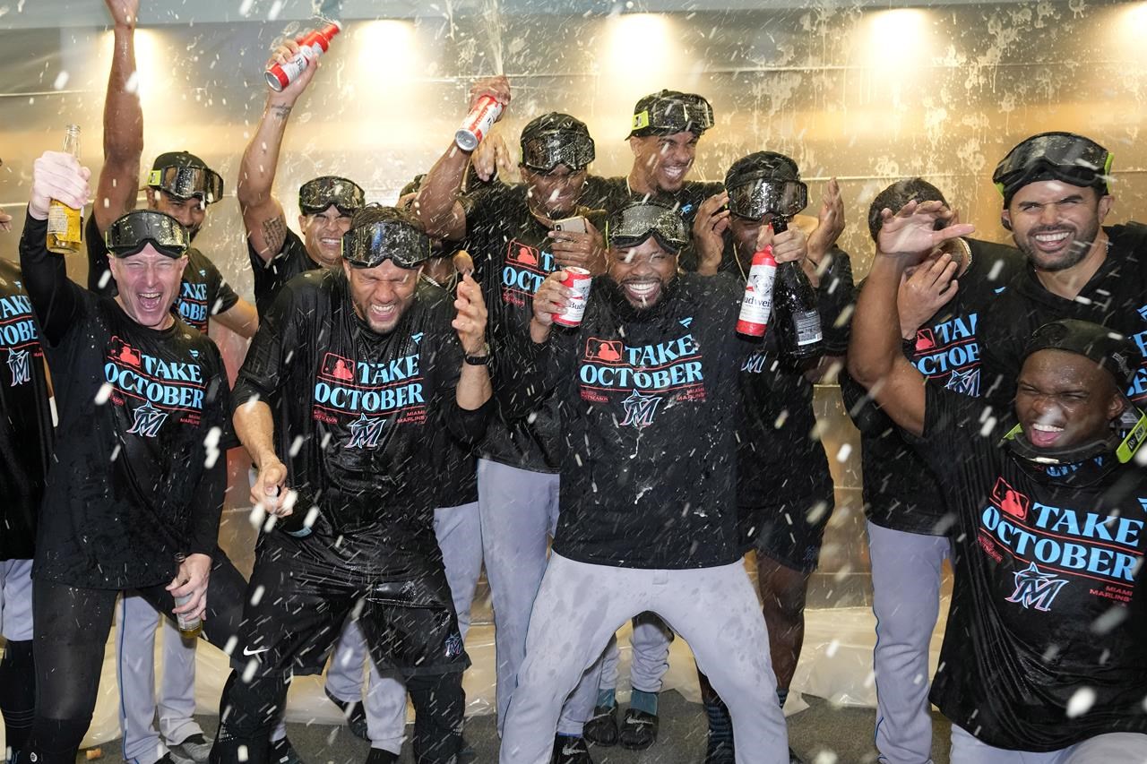 Bell's 2-run double lifts Marlins to close in on playoff spot
