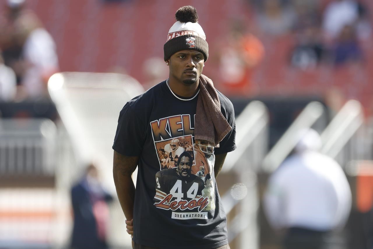 NFL: Deshaun Watson offers signed jersey to sobbing fan