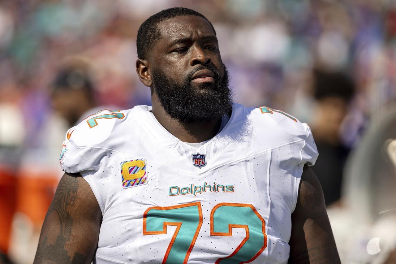 Dolphins LT Terron Armstead leaves with injury vs. Bills