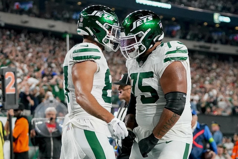 Mellow Alijah Vera-Tucker, Jets' Left Guard, Has Got 'the Right Stuff'