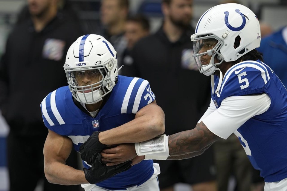 Zack Moss' strong performances lead Colts to 2 straight wins and