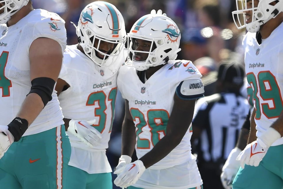 De'Von Achane injury updates: Dolphins rookie RB carted off during