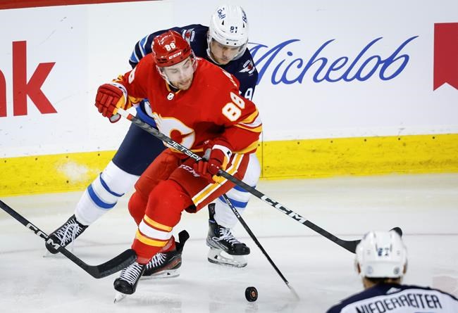 Andrew Mangiapane Re-Signs With Calgary Flames