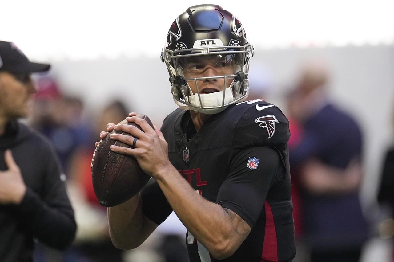 Desmond Ridder throws his first NFL touchdown pass for Atlanta Falcons