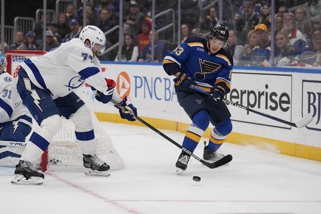 Jake Neighbours scores 2 goals as St. Louis Blues beat Chicago