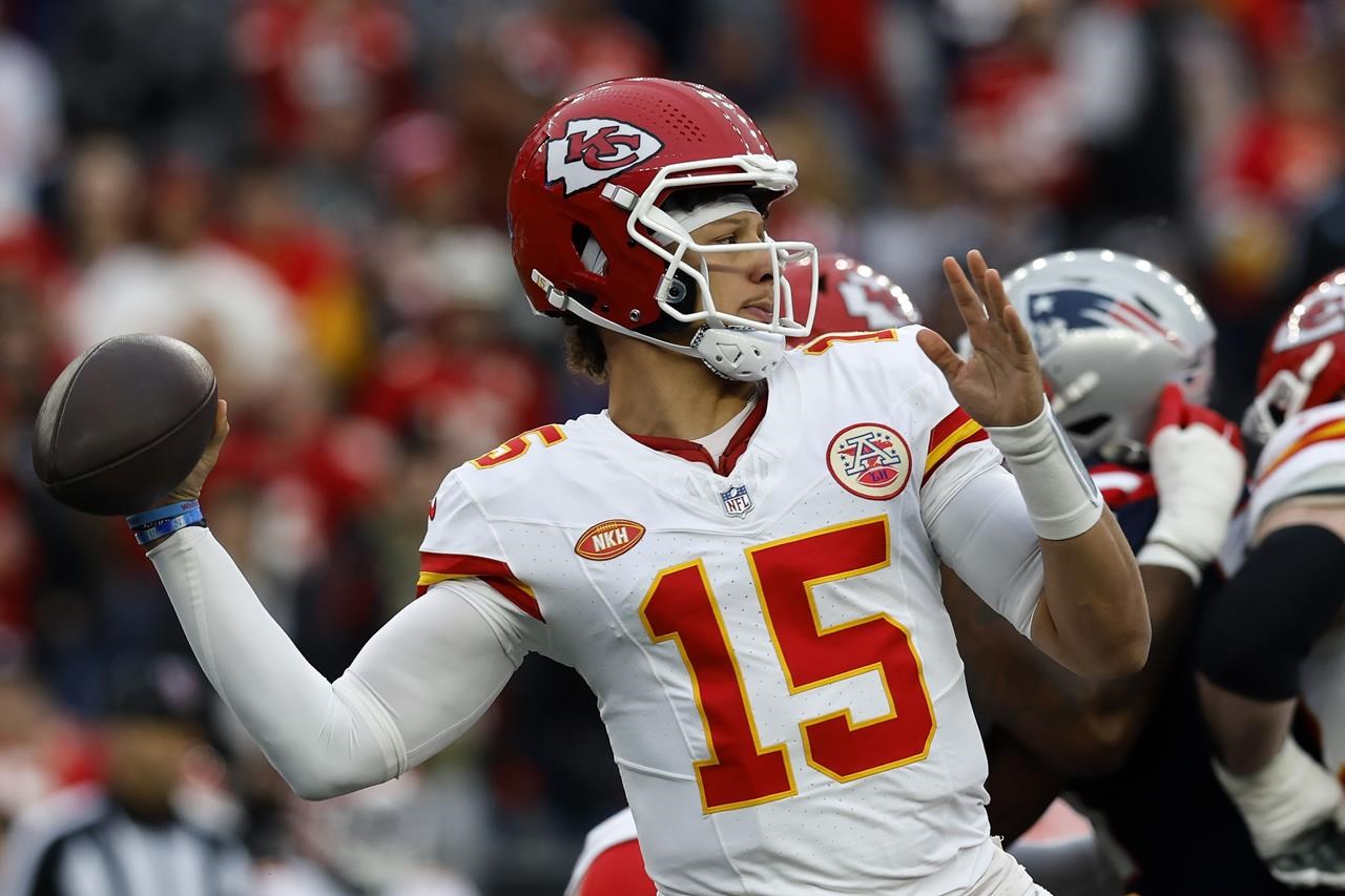 Chiefs beat Patriots 27-17, close in on 8th straight AFC West title