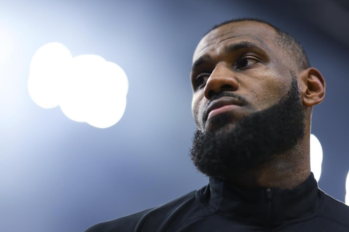 LeBron James questions NBA's replay center after late-game shot ruled a  2-pointer 