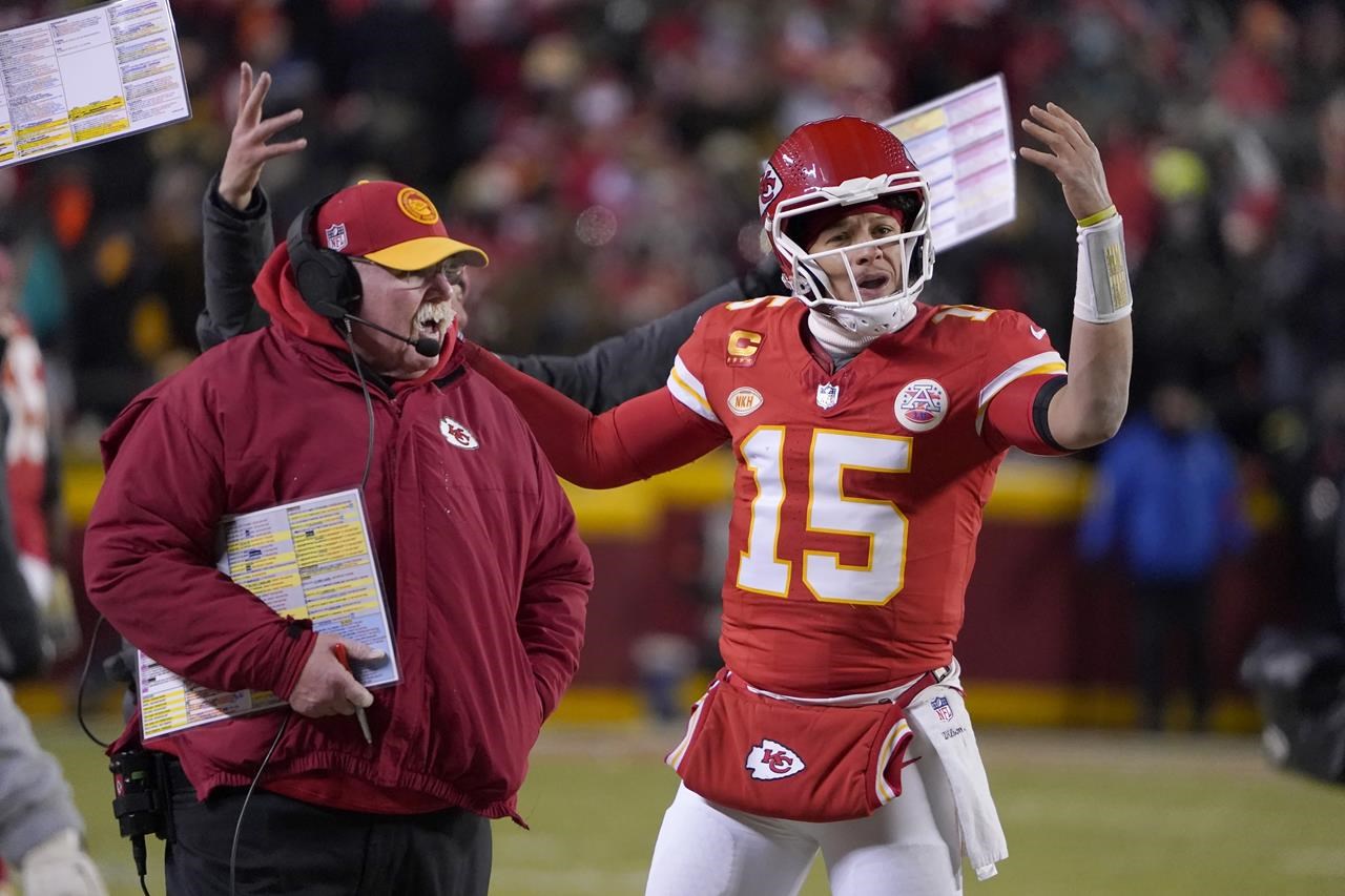 NFL playoffs: Mahomes leads Chiefs over Dolphins in frigid conditions;  Texans rout Browns, NFL