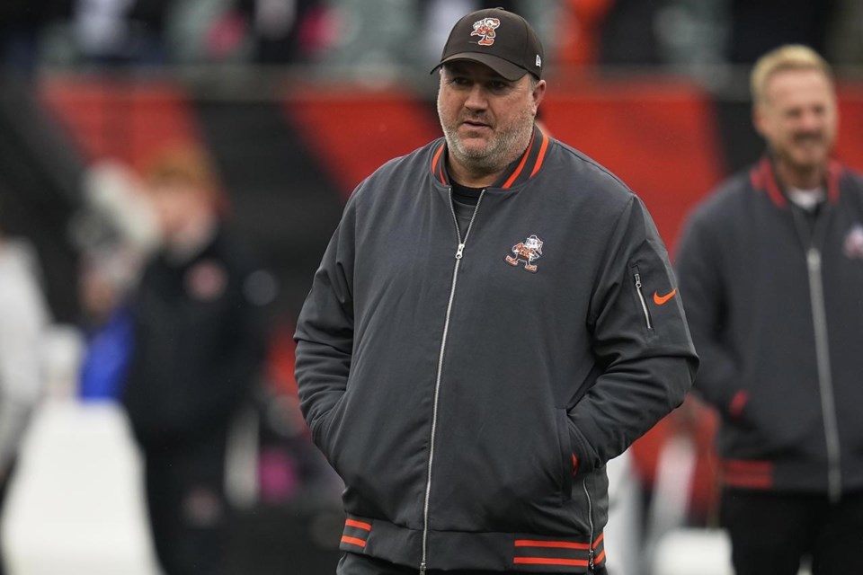 Browns coach Stefanski shakes up offensive staff, coordinator Alex Van Pelt,  2 other assistants gone - RMOutlook.com