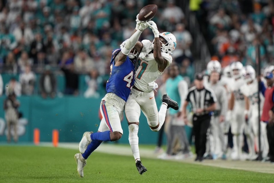 Mahomes vs. Allen showdown highlights AFC divisional round matchup between  Chiefs and Bills, National Sports