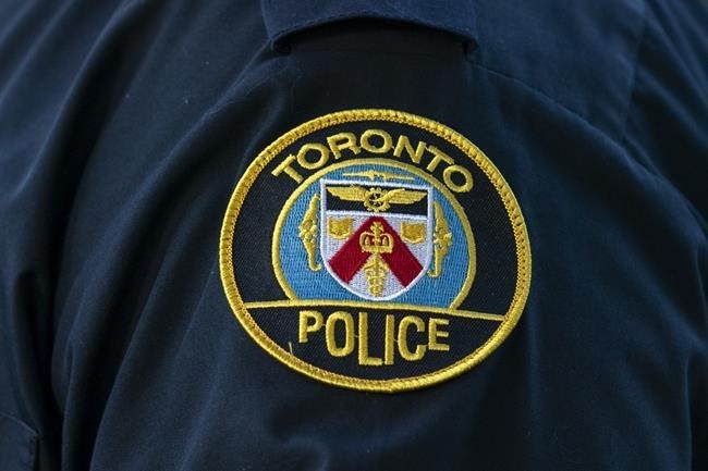 多伦多地铁站发生刺人事件，一名十几岁女孩被控，第二名嫌疑人正在搜捕中