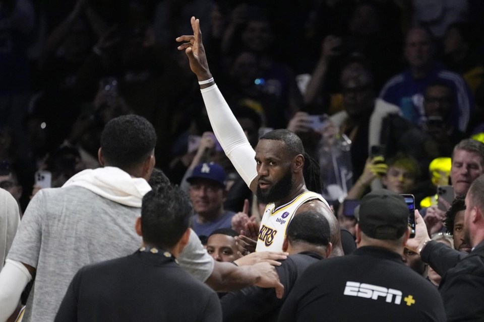 LeBron James reaches 40,000 points to extend his NBA career scoring record  - Vancouver Is Awesome