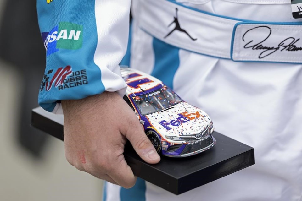 Denny Hamlin wins tiremanagement NASCAR race at Bristol, his 4th