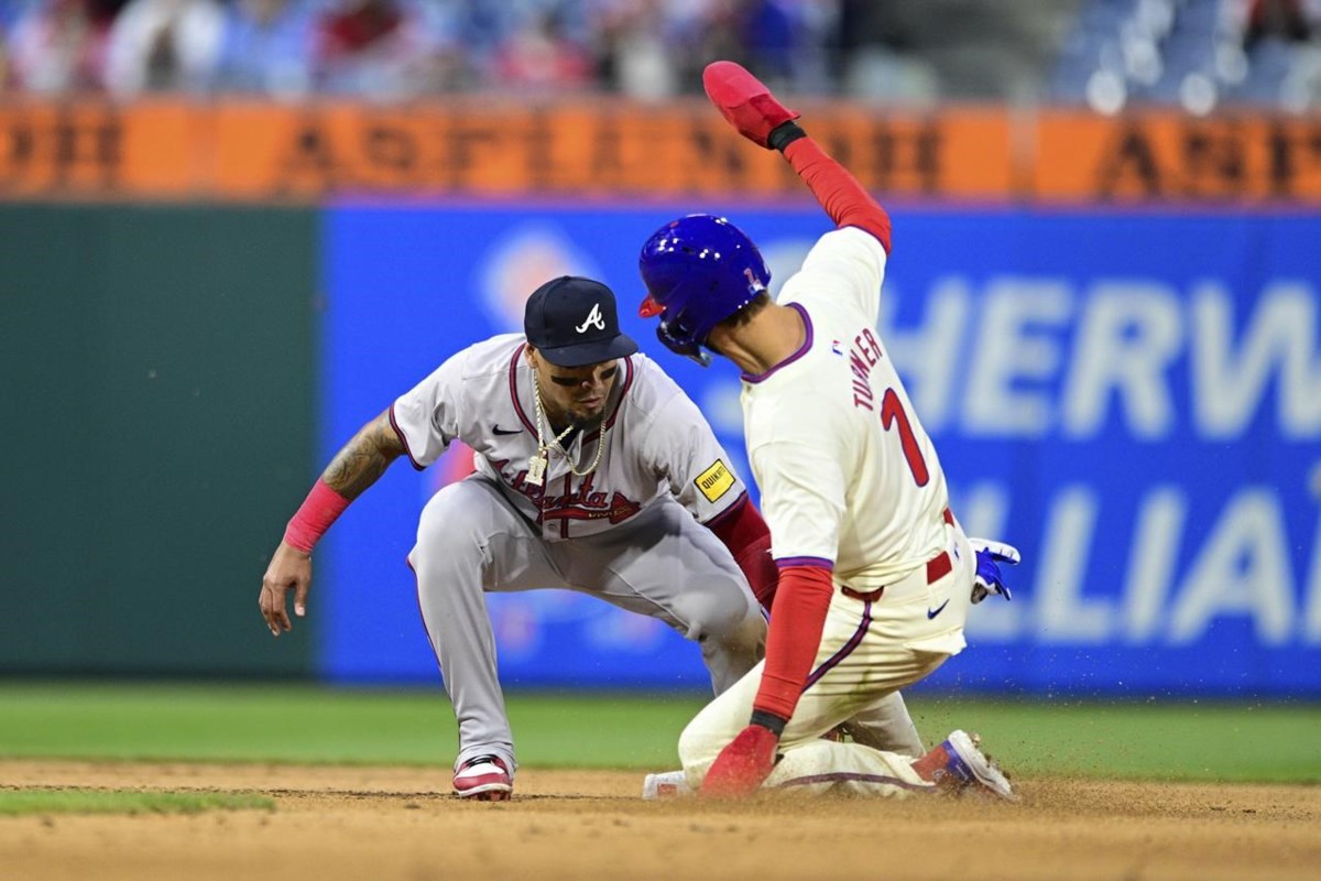 Tumbling Bryce: Harper Gives Phillies Scare With Crash Landing In Photo ...